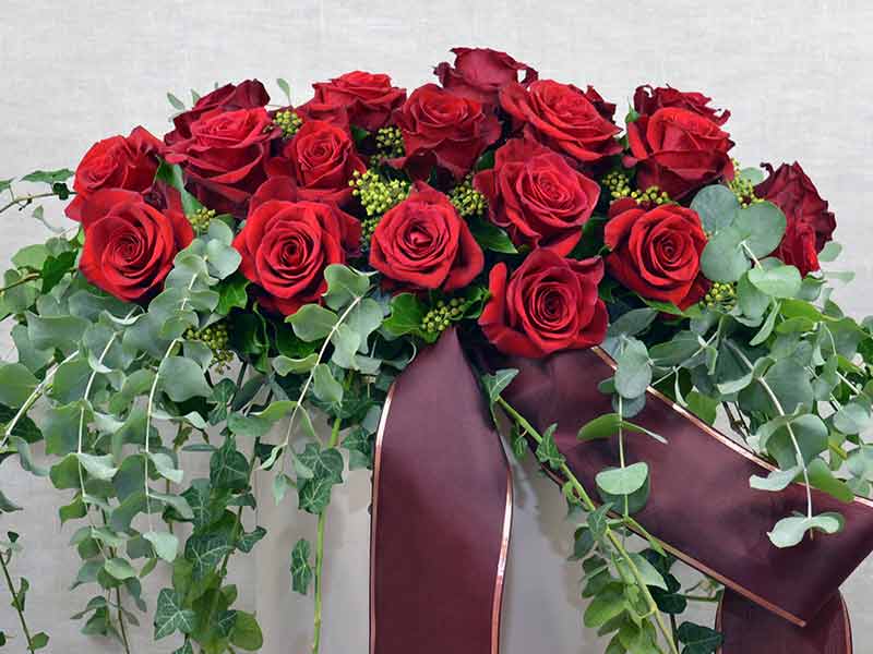 Grobni aranžman RUŽE/živo cvijeće